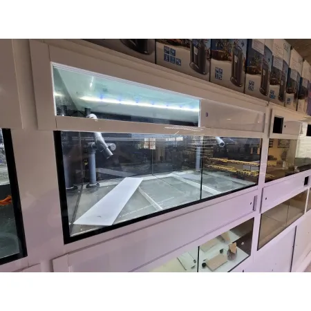 Zestaw białych regałów sprzedażowych-1925919