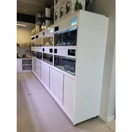 Zestaw białych regałów sprzedażowych-1925924