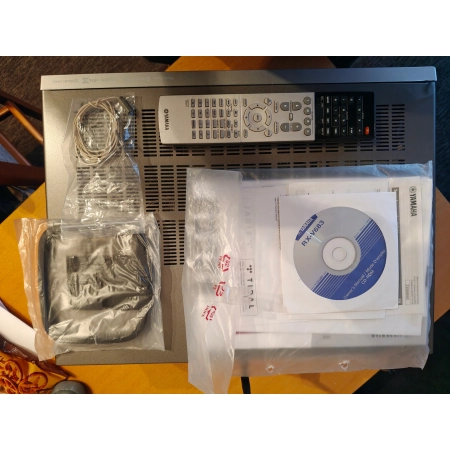 Amplituner Yamaha RX-V683 7.2 srebrny