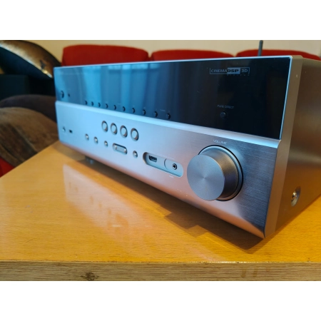 Amplituner Yamaha RX-V683 7.2 srebrny